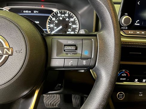 Used 2023 Nissan Rogue SV image 12