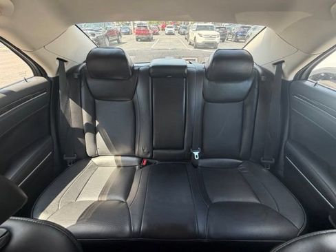 Used 2019 Chrysler 300 Limited AWD/4WD image 5