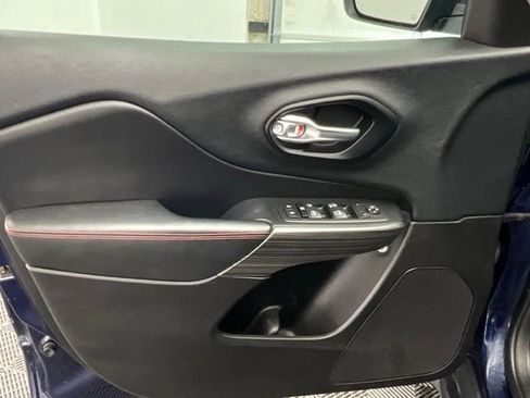 Used 2015 Jeep Cherokee Trailhawk w/ Comfort/Convenience Group image 15