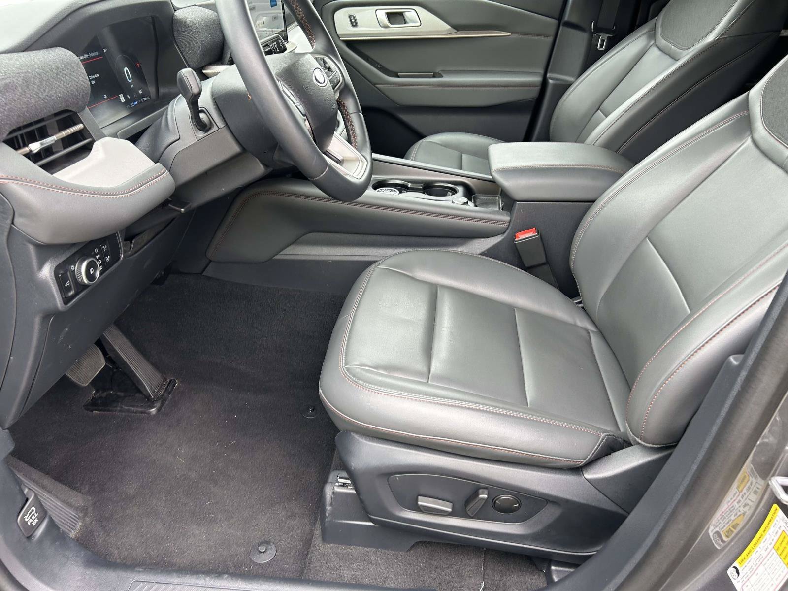 Used 2025 Ford Explorer Active w/ Active Comfort Package RWD image 21