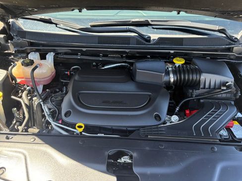Used 2023 Chrysler Pacifica Touring-L FWD image 21