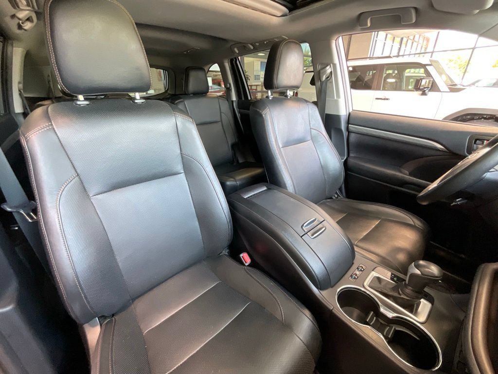 Used 2019 Toyota Highlander Limited AWD/4WD image 20