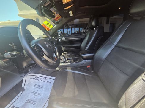 Used 2019 Jeep Grand Cherokee Altitude AWD/4WD image 14