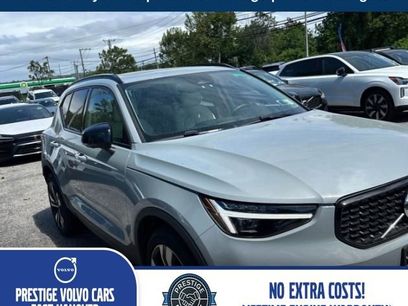 Used 2025 Volvo XC40 B5 Plus
