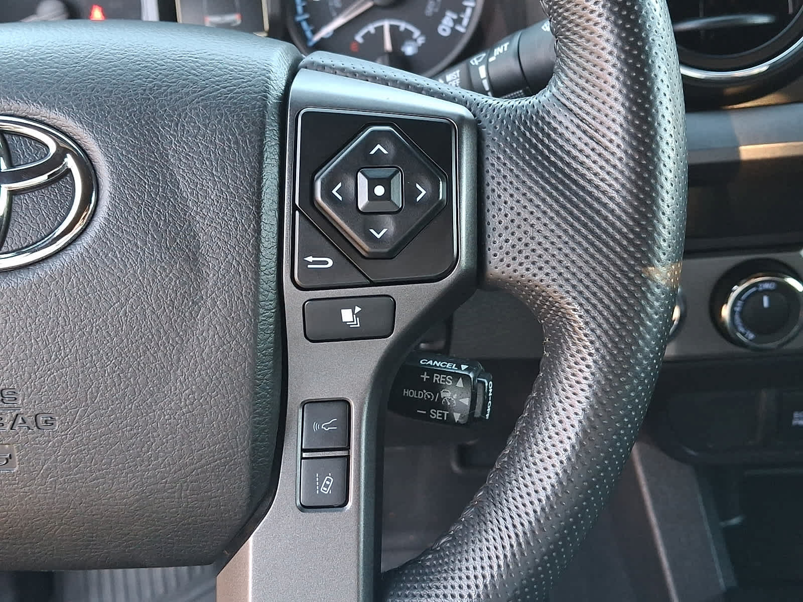 Used 2022 Toyota Tacoma TRD Sport AWD/4WD image 25
