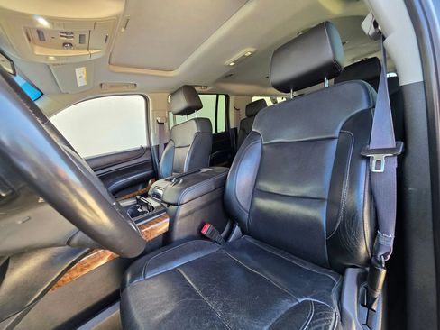Used 2015 Chevrolet Suburban LTZ RWD image 11
