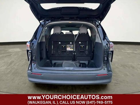 Used 2023 Toyota Sienna LE FWD image 16