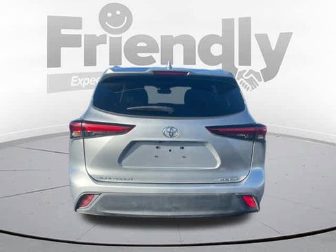Used 2023 Toyota Highlander XLE image 6