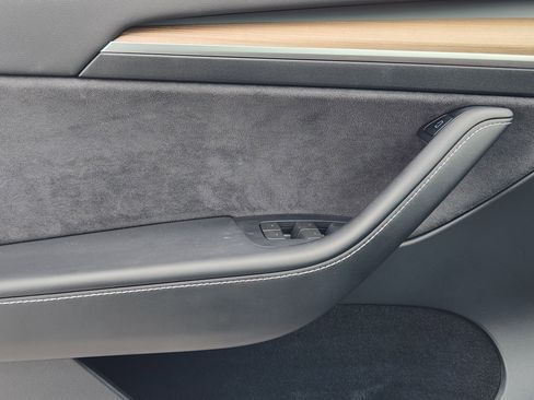 Used 2023 Tesla Model Y Long Range image 22