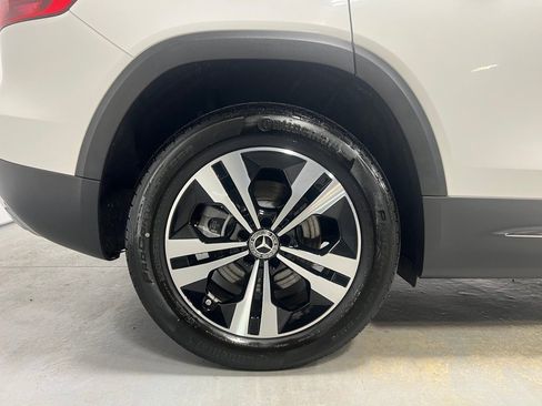 Used 2025 Mercedes-Benz GLB 250 4MATIC image 15