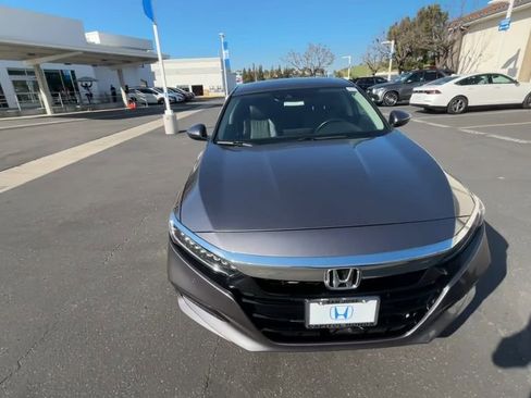 Used 2018 Honda Accord Touring image 3