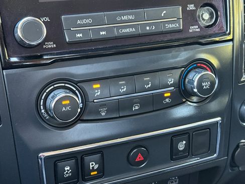 Used 2022 Nissan Titan SV image 29