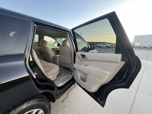 Used 2014 Nissan Pathfinder S image 12