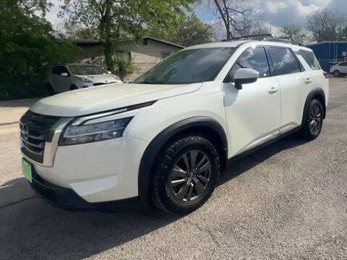 Used 2022 Nissan Pathfinder SV w/ SV Premium Package image 4