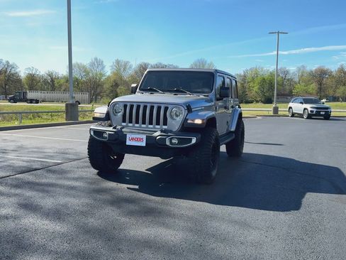 Used 2020 Jeep Wrangler Unlimited Sahara AWD/4WD image 6