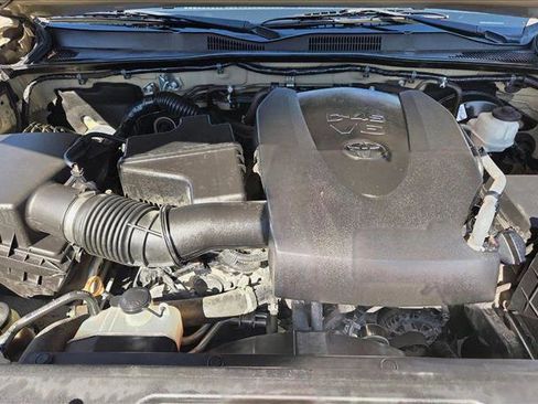 Used 2018 Toyota Tacoma SR5 RWD image 21