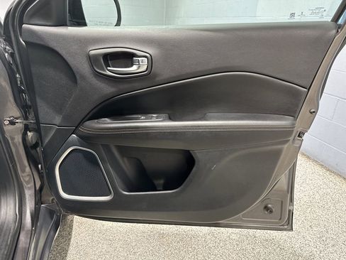 Used 2019 Jeep Compass Latitude w/ Cold Weather Group AWD/4WD image 16