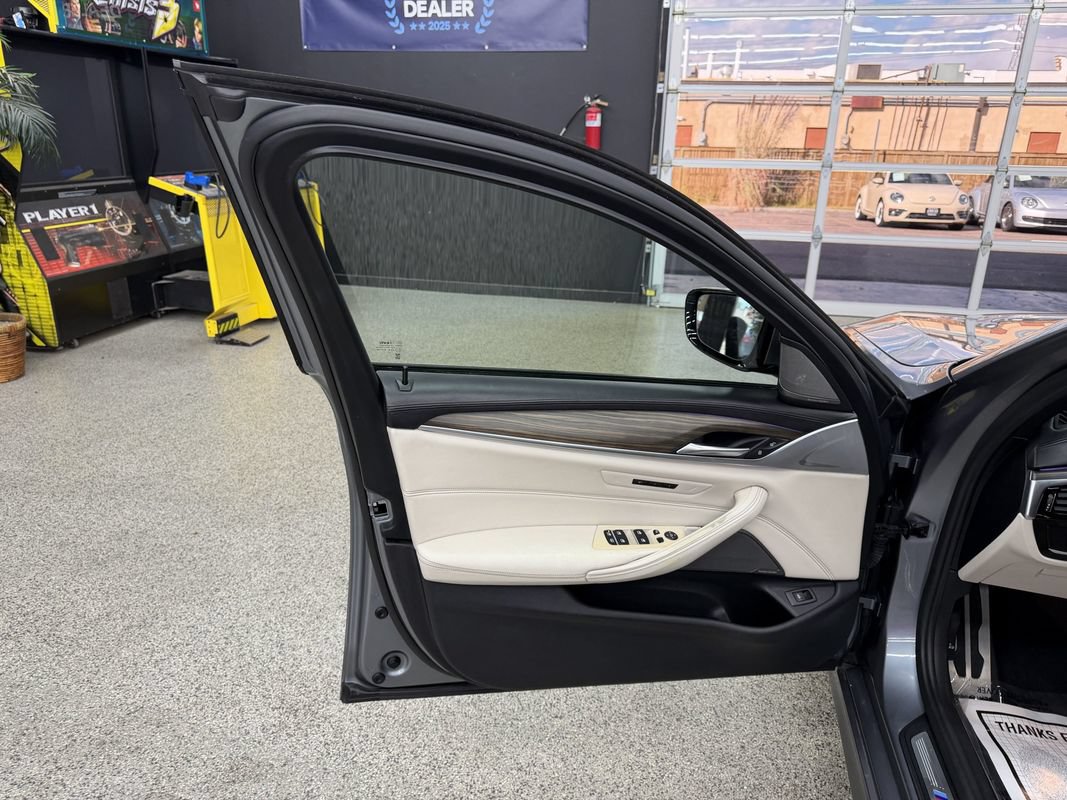 Used 2018 BMW M550i xDrive AWD/4WD image 9
