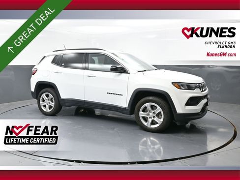 Used 2023 Jeep Compass Latitude image 1