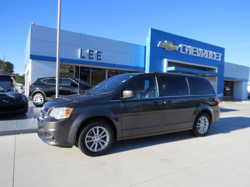 Used 2020 Dodge Grand Caravan SXT image 1