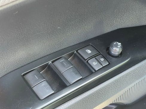 Used 2025 Toyota Camry SE image 10