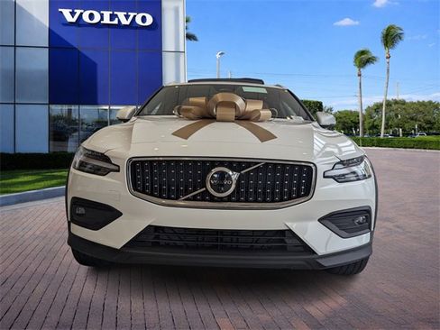 New 2026 Volvo V60 B5 Cross Country Ultra w/ Protection Package Premier image 3