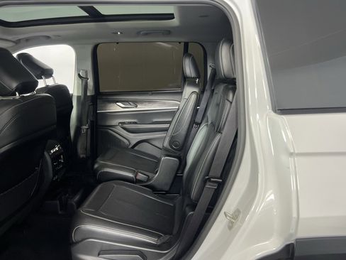 Used 2023 Jeep Grand Cherokee L Limited w/ Luxury Tech Group II image 24