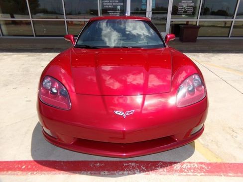 Used 2005 Chevrolet Corvette Coupe w/ Preferred Equipment Group RWD image 3