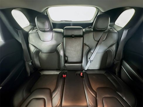 Used 2020 Jeep Cherokee Latitude Plus image 13