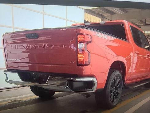 Used 2023 Chevrolet Silverado 1500 LT AWD/4WD image 4