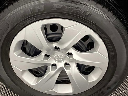 Used 2022 Toyota RAV4 LE image 28