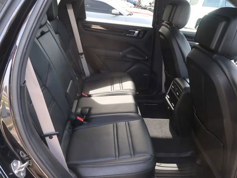 Used 2023 Porsche Cayenne Platinum Edition AWD/4WD image 23