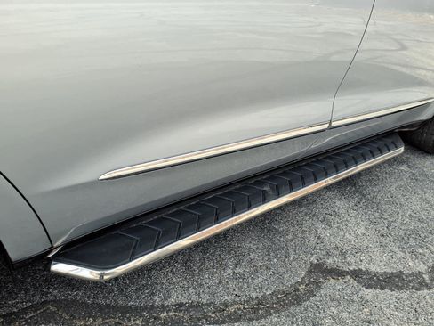 Used 2020 Buick Enclave Essence w/ Sport Touring Edition image 7