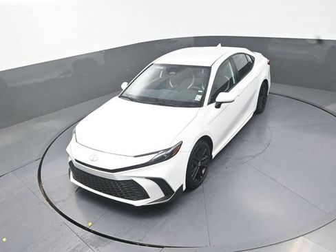 Used 2026 Toyota Camry SE FWD image 25