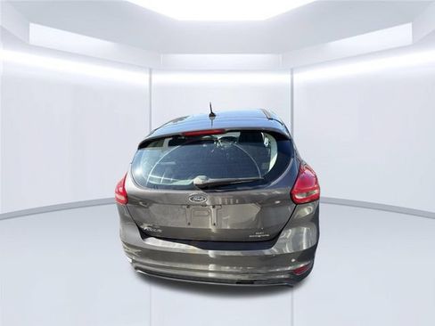Used 2015 Ford Focus SE w/ SE Sport Package FWD image 5