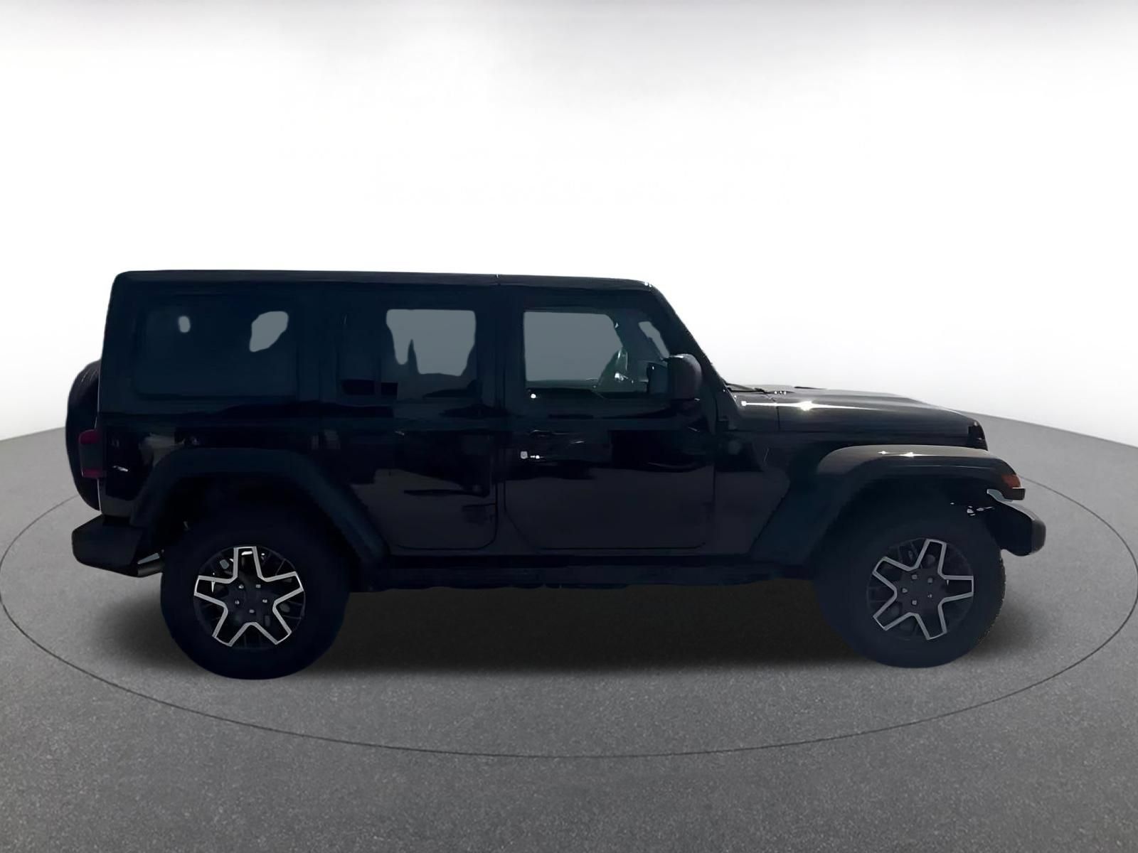 Used 2025 Jeep Wrangler Unlimited Sahara AWD/4WD image 15