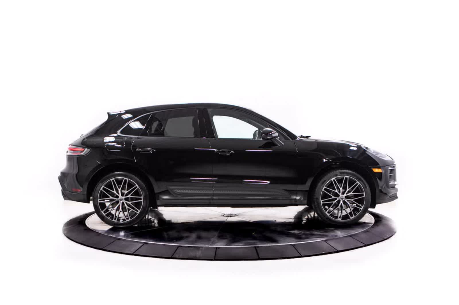Certified 2026 Porsche Macan AWD/4WD image 8