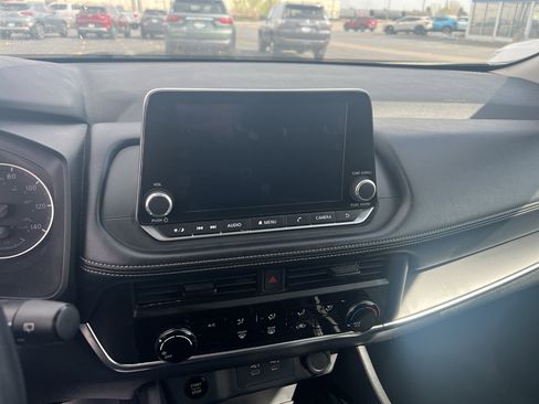 Used 2024 Nissan Rogue S image 14