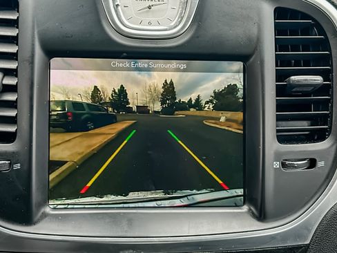 Used 2018 Chrysler 300 Limited image 25