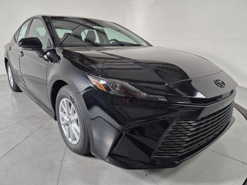 New 2026 Toyota Camry Hybrid FWD image 6