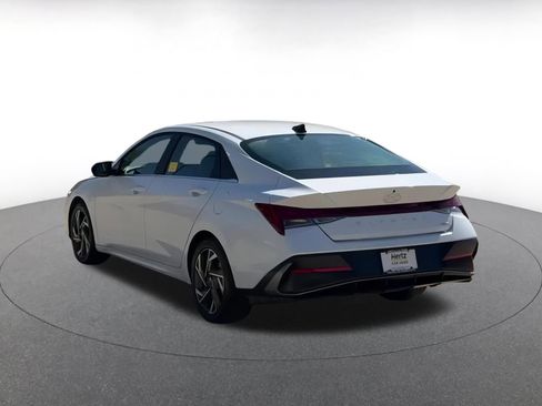 Used 2025 Hyundai Elantra Limited image 11