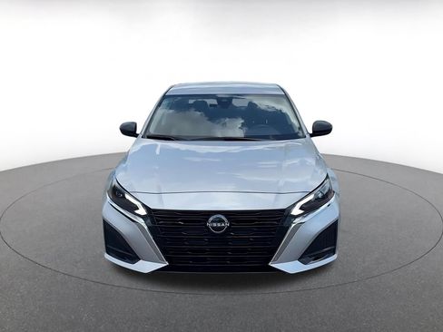 Used 2025 Nissan Altima 2.5 SV FWD image 3