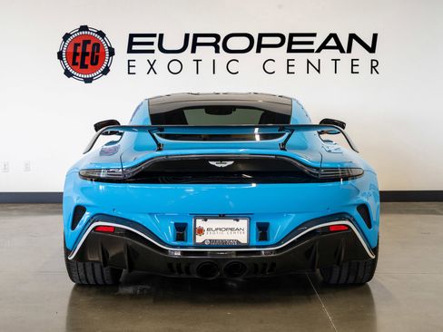 Used 2023 Aston Martin V12 Vantage RWD image 23