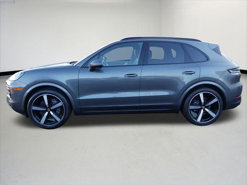 Used 2024 Porsche Cayenne image 2