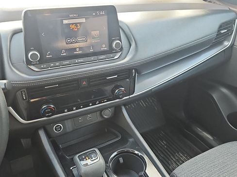 Used 2022 Nissan Rogue SV image 10