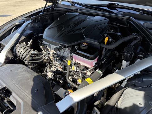 Used 2025 Genesis G70 2.5T image 32