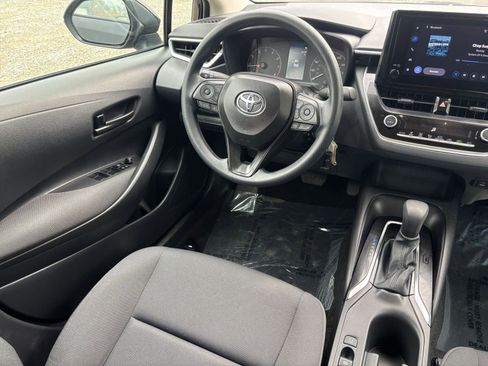 Used 2025 Toyota Corolla LE image 30