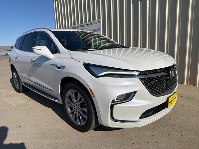 Used 2024 Buick Enclave Avenir AWD/4WD image 2