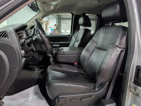Used 2013 Chevrolet Silverado 2500 LT w/ Interior Plus Package AWD/4WD image 8