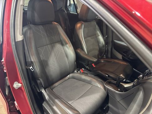 Used 2019 Chevrolet Trax LT w/ LT Convenience Package image 33